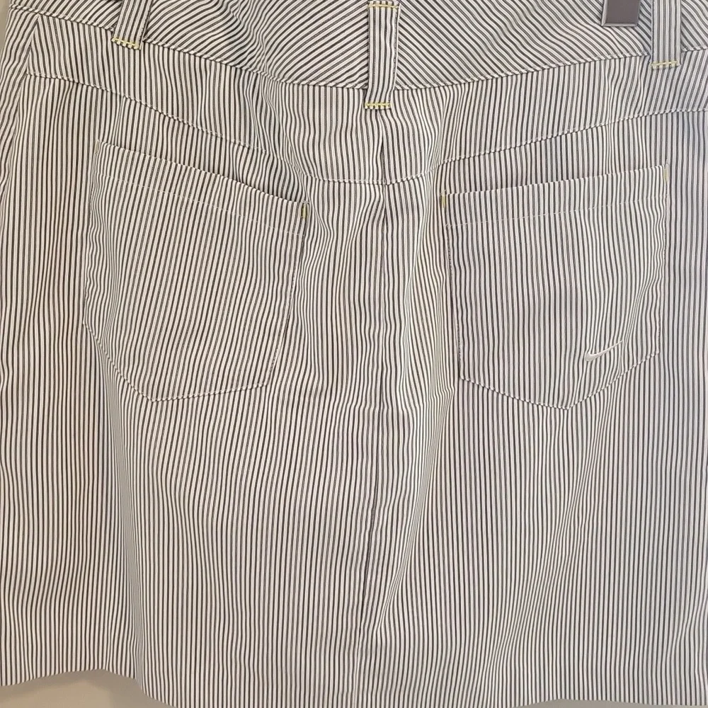 Golf Skort, Sear Sucker Stripes. Size 8. Dry‎ Fit. 4 Pockets.